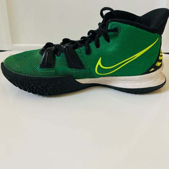 Nike Kyrie - Picture 6 of 8